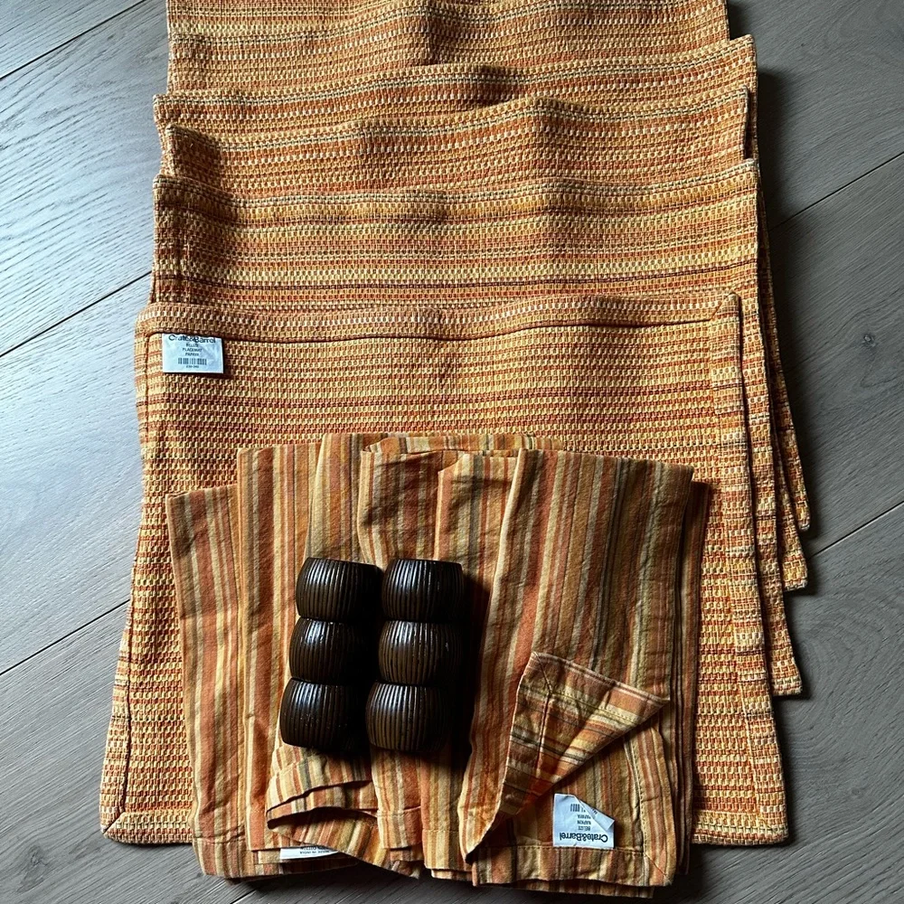 Crate&Barrel Papaya Belize Placemat & Napkin Set